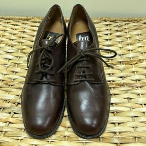New Thom McAn brown leather Oxford heels